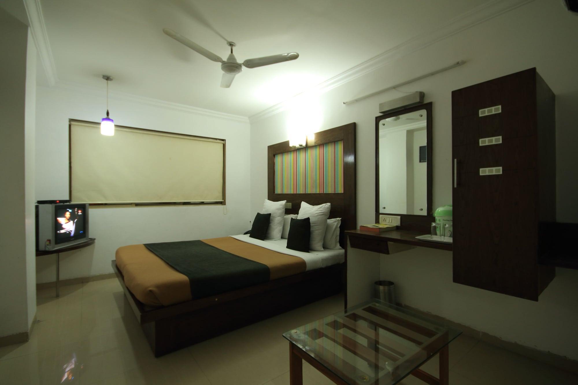 OYO 891 Hotel Kadamb Inn Ahmedabad Exterior foto