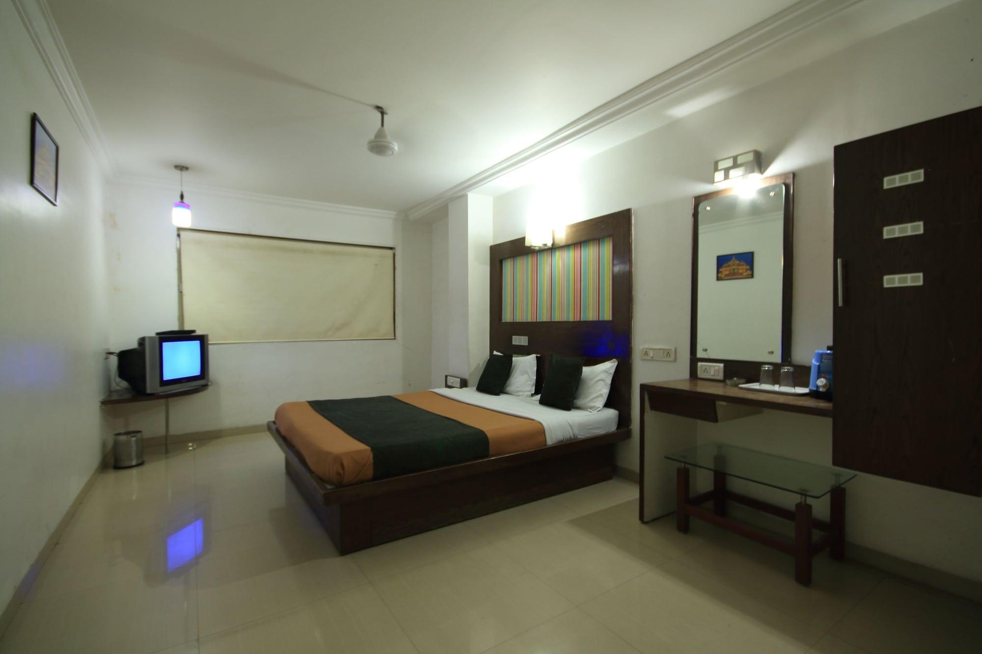 OYO 891 Hotel Kadamb Inn Ahmedabad Exterior foto