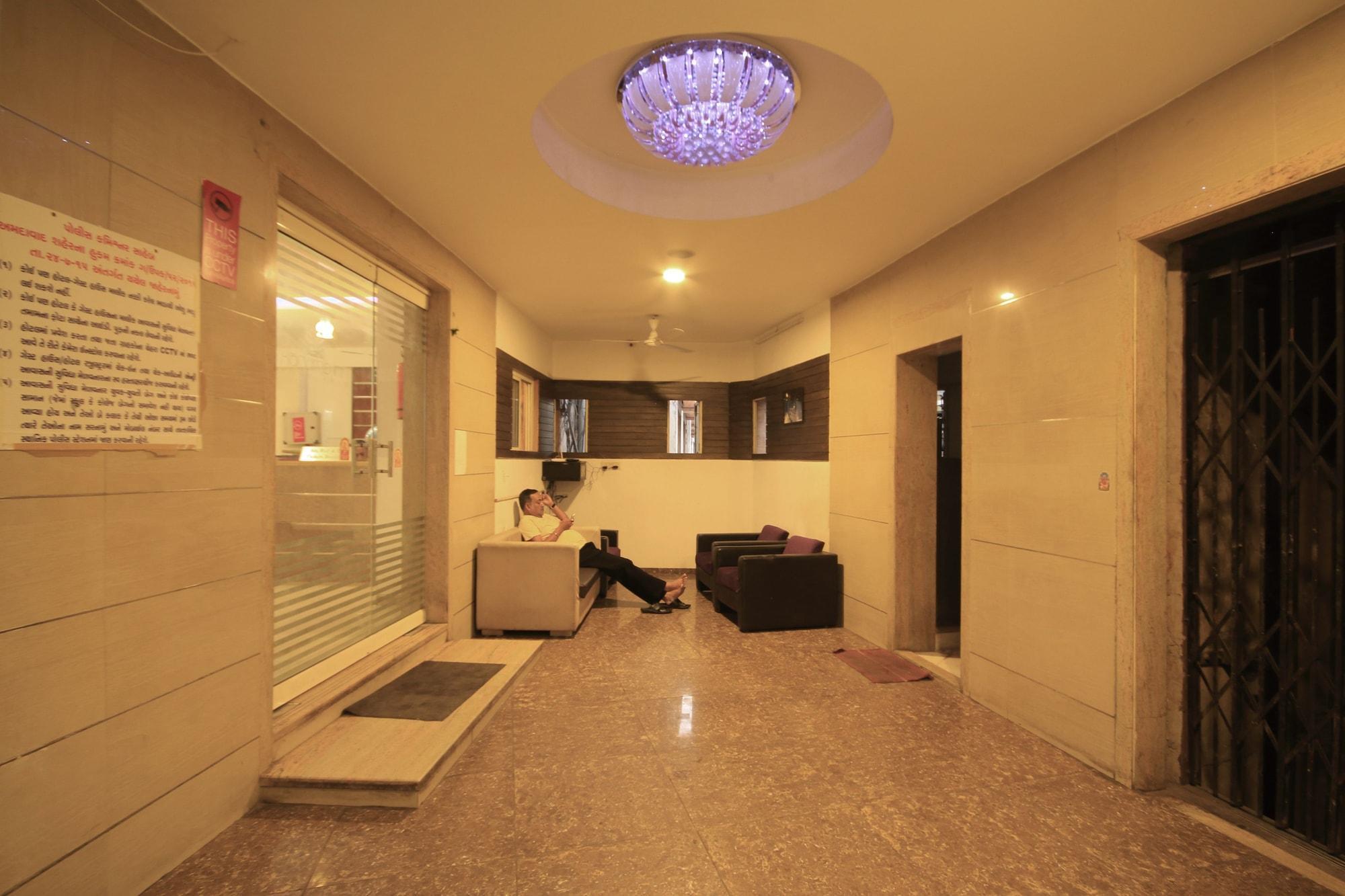 OYO 891 Hotel Kadamb Inn Ahmedabad Exterior foto